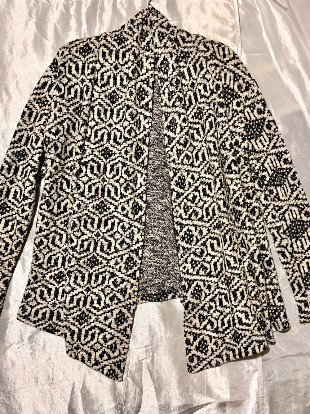 Y2K b Sharp Women’s Cardigan Gray and White Geometric Design Size Large - Picture 3 of 6